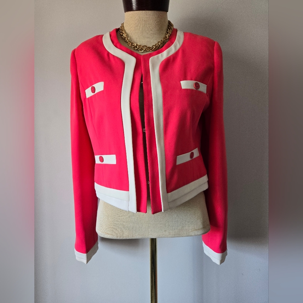 Chopin Roma  Italian Barbie Pink and White Cropped Jacket. Size 46/ M/L